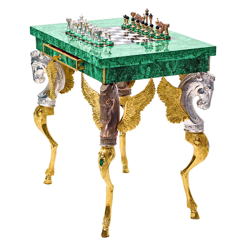 Малахитовый шахматный стол