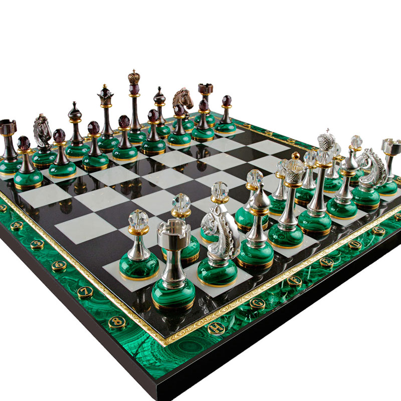Малахитовые шахматы с долеритом